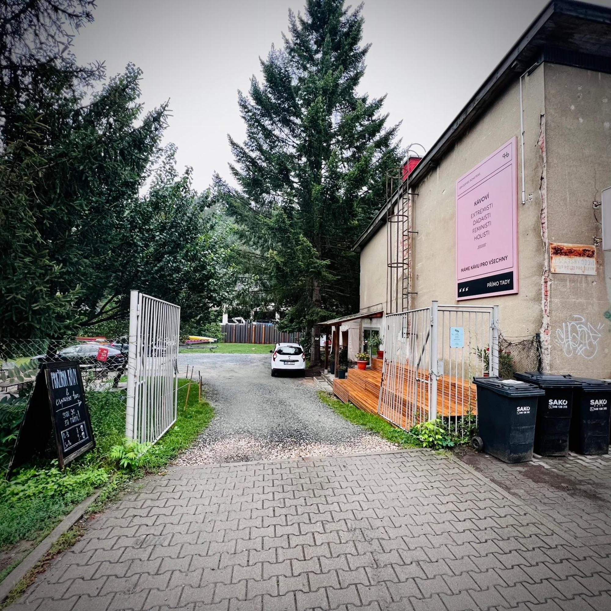 Апартаменты Tiny House Baraczek Brno-Jundrov, Ulice Veslarska Экстерьер фото